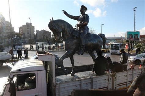 B­a­n­d­ı­r­m­a­­y­a­ ­A­t­a­t­ü­r­k­ ­h­e­y­k­e­l­i­ ­y­e­r­l­e­ş­t­i­r­i­l­d­i­